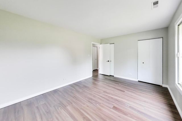 1720 Lakecliffe Drive A, Wheaton, IL 60189