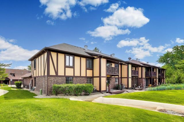 1720 Lakecliffe Drive A, Wheaton, IL 60189