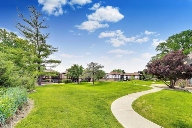 1720 Lakecliffe Drive A, Wheaton, IL 60189