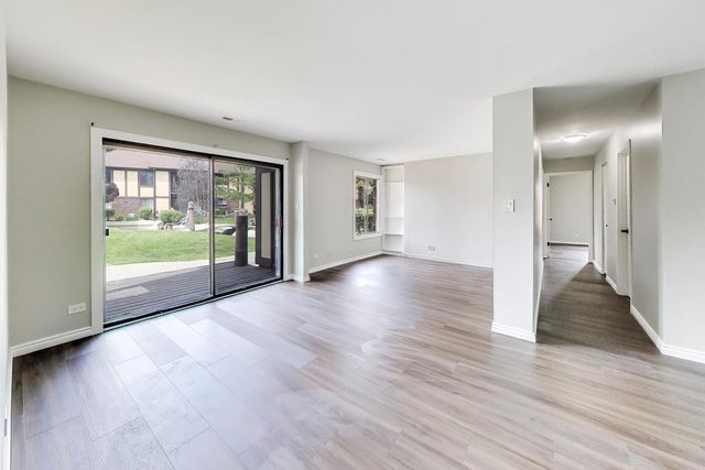 1720 Lakecliffe Drive A, Wheaton, IL 60189