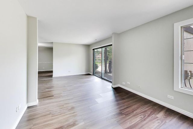 1720 Lakecliffe Drive A, Wheaton, IL 60189