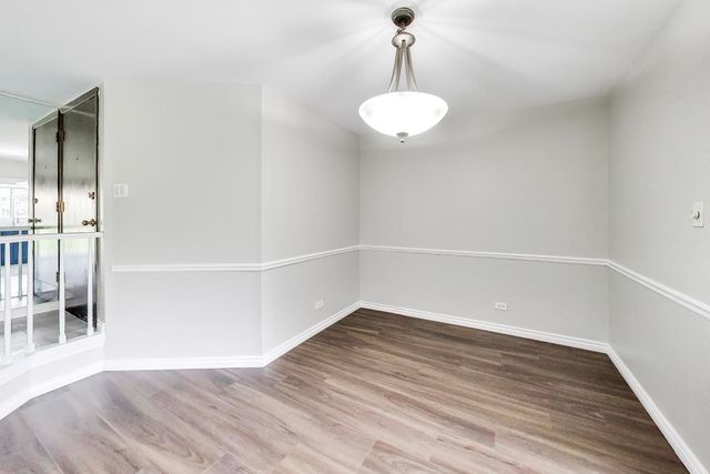 1720 Lakecliffe Drive A, Wheaton, IL 60189