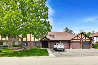 1720 Lakecliffe Drive A, Wheaton, IL 60189