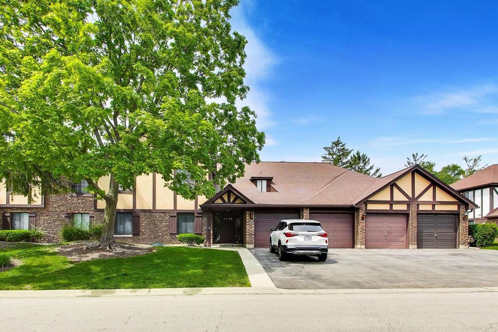 1720 Lakecliffe Drive A, Wheaton, IL 60189
