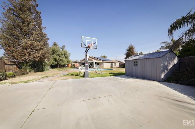 5415 Benevento Court, Bakersfield, CA 93308
