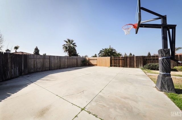 5415 Benevento Court, Bakersfield, CA 93308