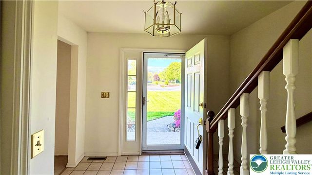 7033 Versailles Square, Bethlehem City, PA 18017