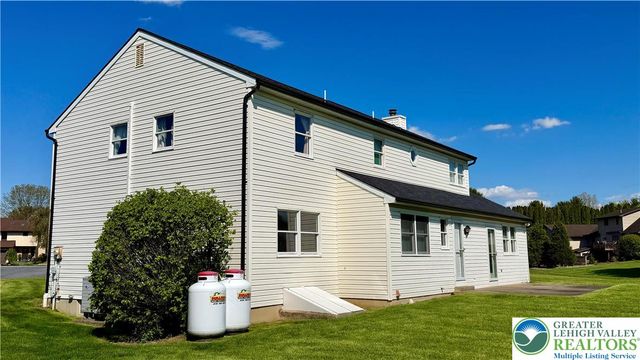 7033 Versailles Square, Bethlehem City, PA 18017