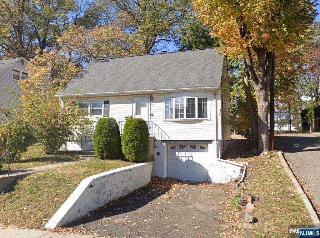 757 Florence Place, Cliffside Park, NJ 07010