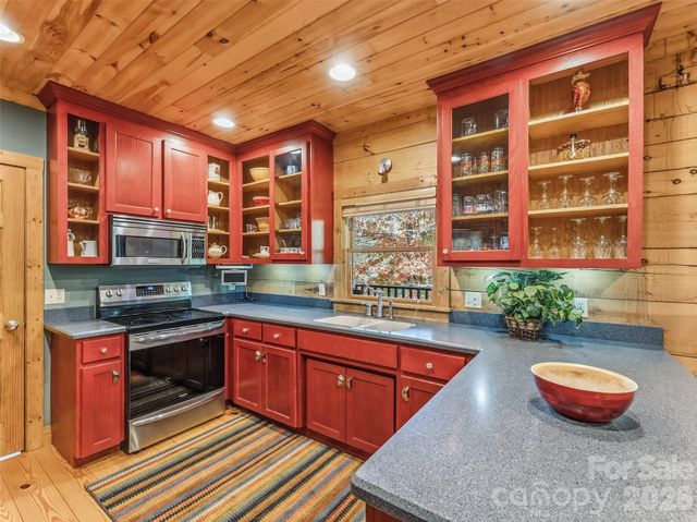 167 Mountain Vista Drive, Saluda, NC 28773