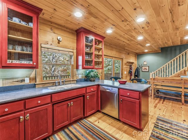 167 Mountain Vista Drive, Saluda, NC 28773