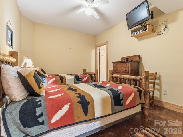 167 Mountain Vista Drive, Saluda, NC 28773