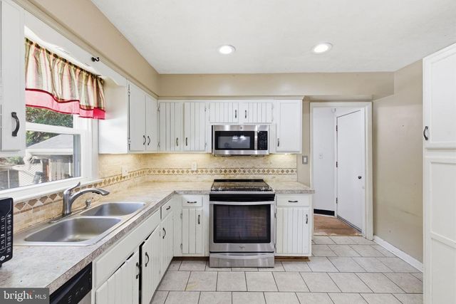 224 FREDERICKTOWNE DR, Stephens City, VA 22655