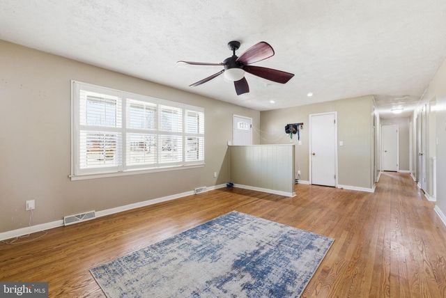 224 FREDERICKTOWNE DR, Stephens City, VA 22655