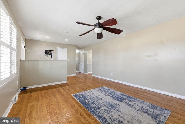 224 FREDERICKTOWNE DR, Stephens City, VA 22655