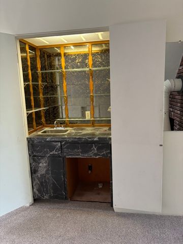 194 Robbins 1, Waltham, MA 02453