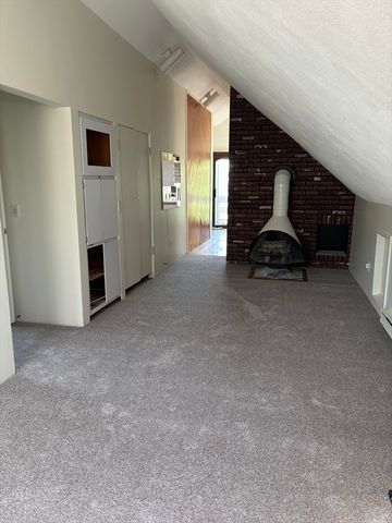 194 Robbins 1, Waltham, MA 02453