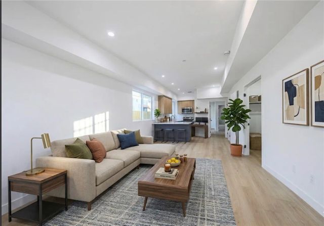 2012 Dunsmuir Avenue C, Los Angeles, CA 90016