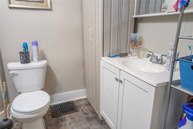 309 E 10th Street S, Newton, IA 50208