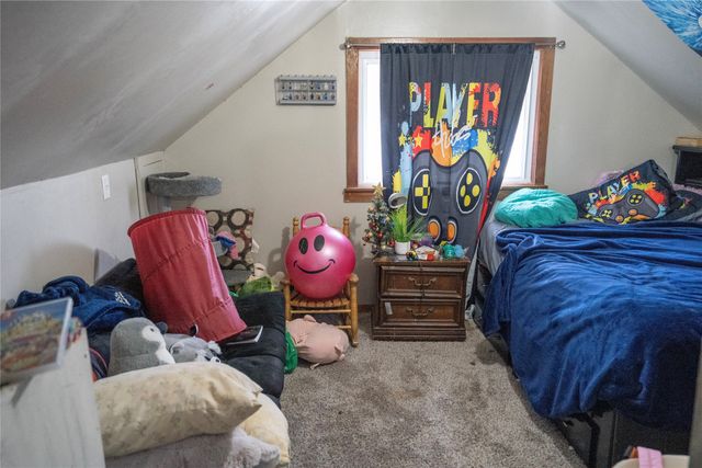 309 E 10th Street S, Newton, IA 50208