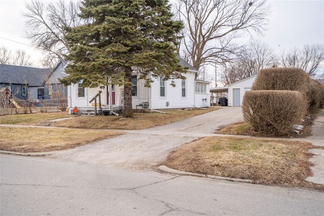 309 E 10th Street S, Newton, IA 50208