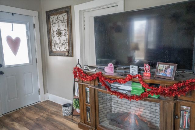 309 E 10th Street S, Newton, IA 50208