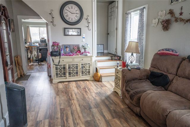 309 E 10th Street S, Newton, IA 50208