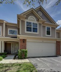 195 Island Court 195, Schaumburg, IL 60193