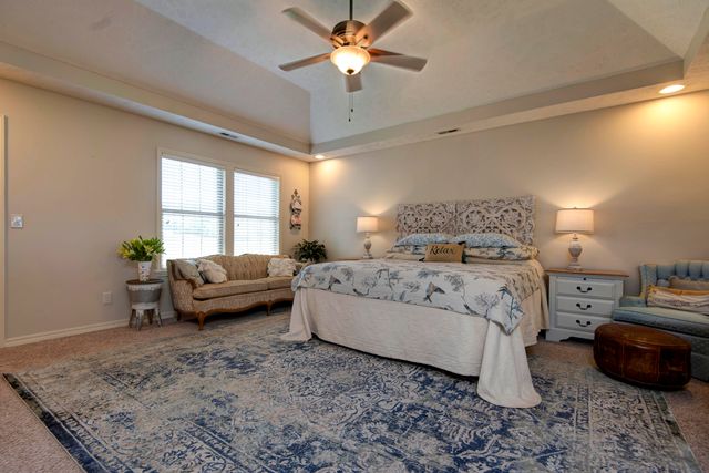 128 Green Oaks Drive, Ozark, MO 65721