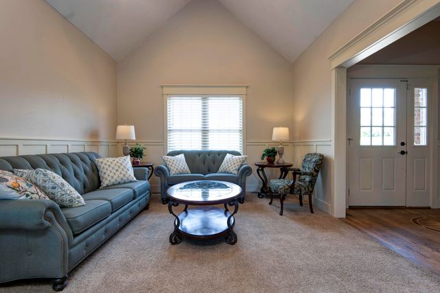 128 Green Oaks Drive, Ozark, MO 65721