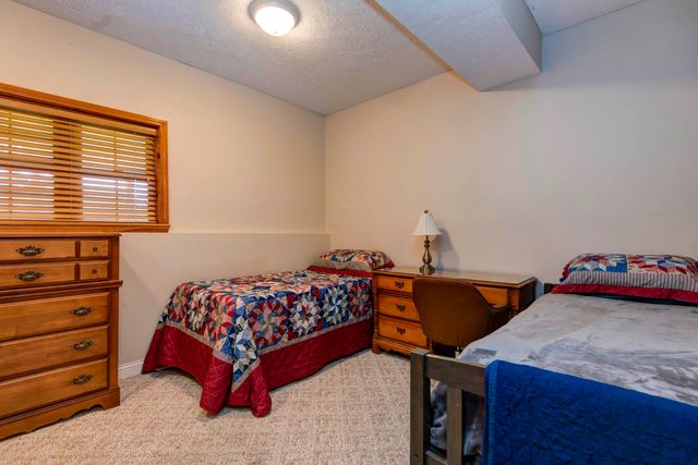 128 Green Oaks Drive, Ozark, MO 65721