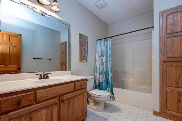 128 Green Oaks Drive, Ozark, MO 65721