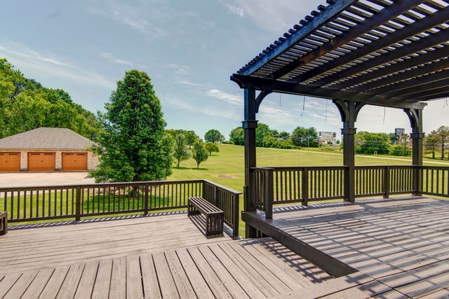 128 Green Oaks Drive, Ozark, MO 65721