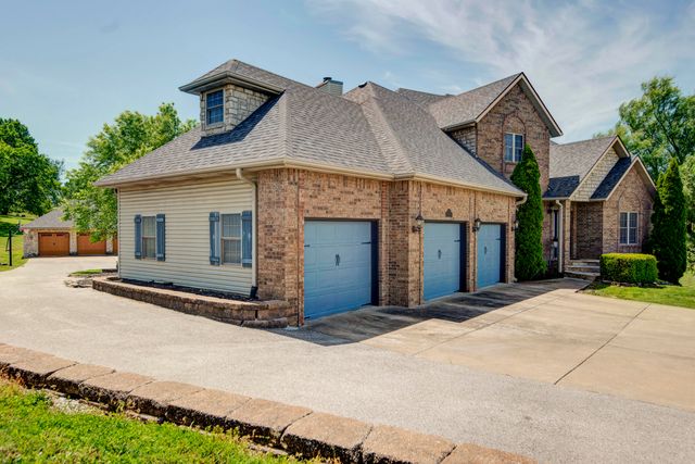 128 Green Oaks Drive, Ozark, MO 65721