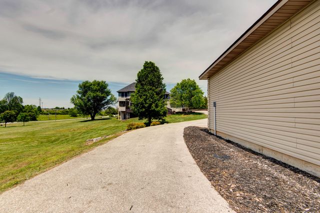 128 Green Oaks Drive, Ozark, MO 65721