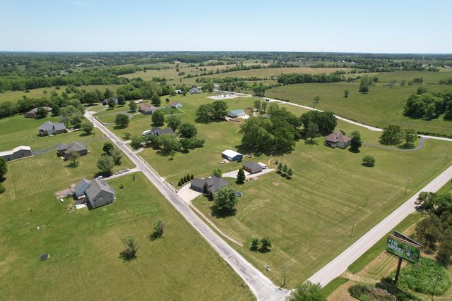 128 Green Oaks Drive, Ozark, MO 65721