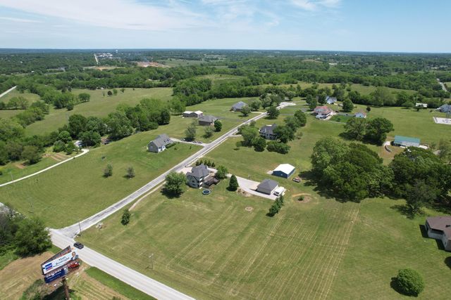 128 Green Oaks Drive, Ozark, MO 65721