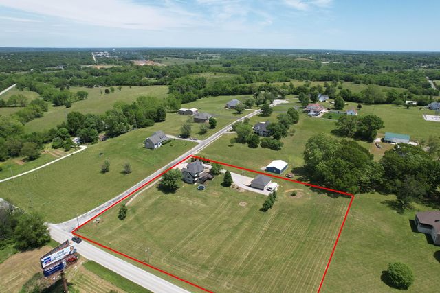 128 Green Oaks Drive, Ozark, MO 65721