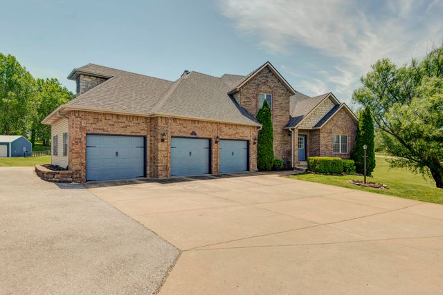 128 Green Oaks Drive, Ozark, MO 65721