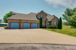 128 Green Oaks Drive, Ozark, MO 65721