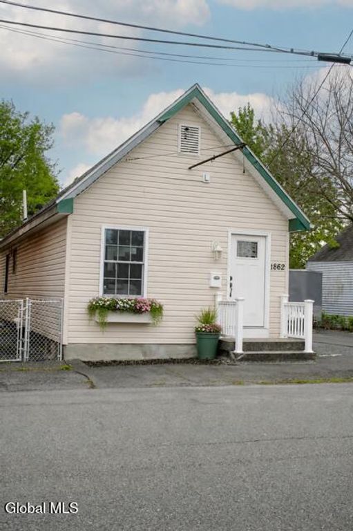 1862 8th Avenue, Watervliet, NY 12189