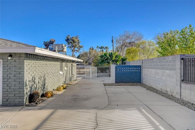 2711 Ashby Avenue, Las Vegas, NV 89102