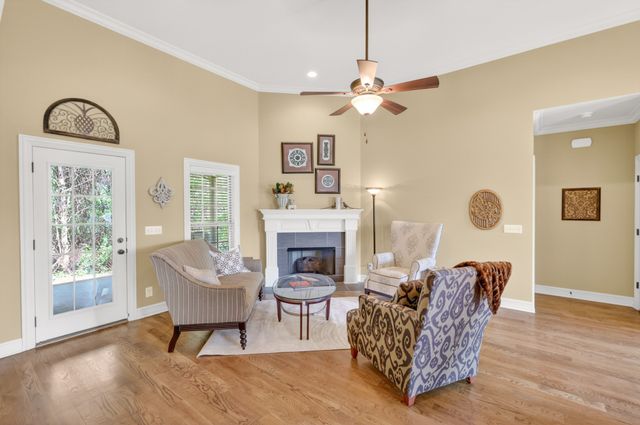 111 Peters Ct, Murfreesboro, TN 37128
