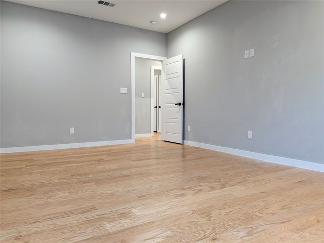 2871 E Overton Road, Dallas, TX 75216