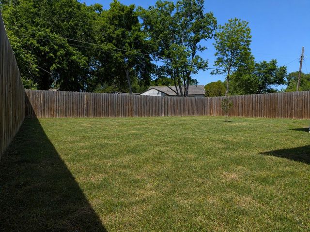 2871 E Overton Road, Dallas, TX 75216