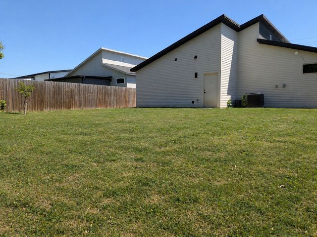 2871 E Overton Road, Dallas, TX 75216