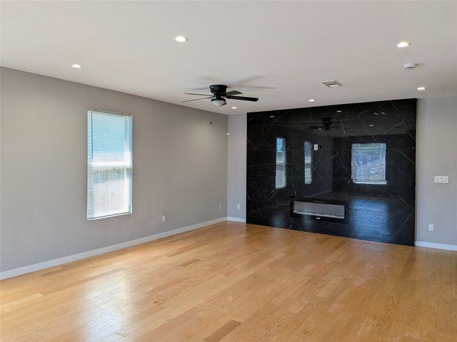 2871 E Overton Road, Dallas, TX 75216