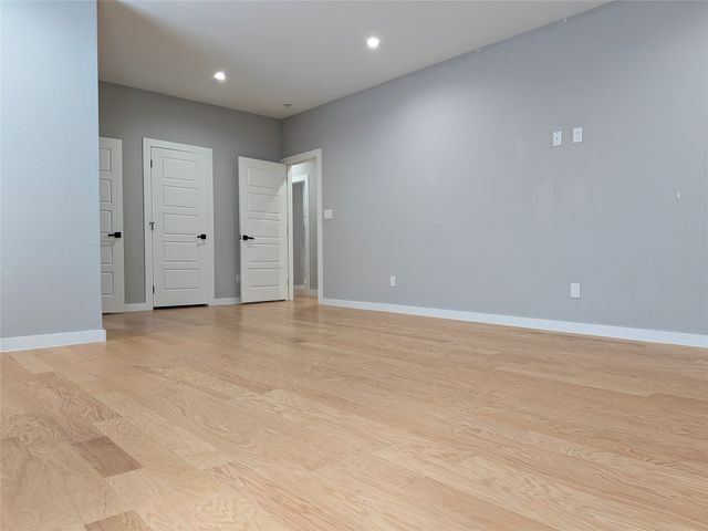 2871 E Overton Road, Dallas, TX 75216