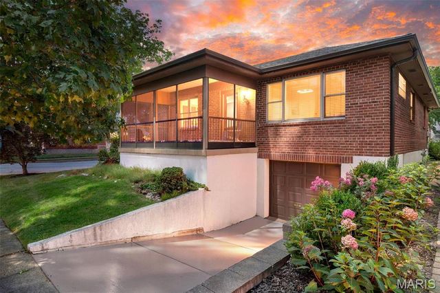 5451 Murdoch Avenue, St Louis, MO 63109
