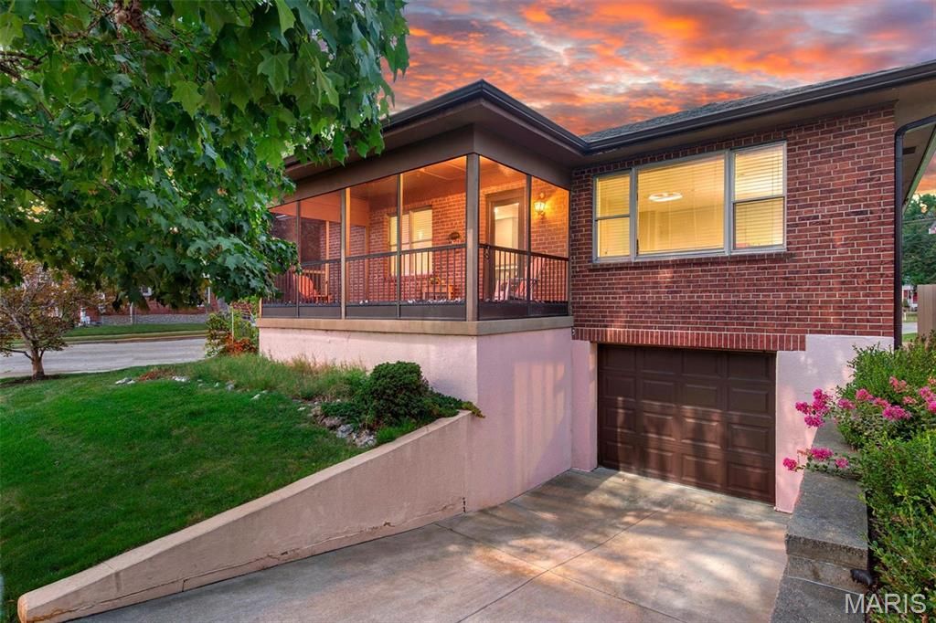 5451 Murdoch Avenue, St Louis, MO 63109